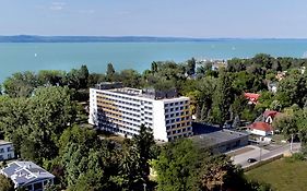Lelle Hotel